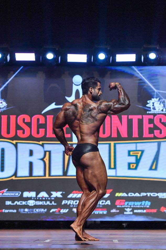 Pose de costas no Muscle Contest Fortaleza